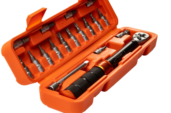 Набор бит с динамометрическим ключом MAXPILER MTW-18-SET (18 предметов, 1/4", 2-24 Нм) Набор бит с динамометрическим ключом MAXPILER MTW-18-SET (18 предметов, 1/4", 2-24 Нм)